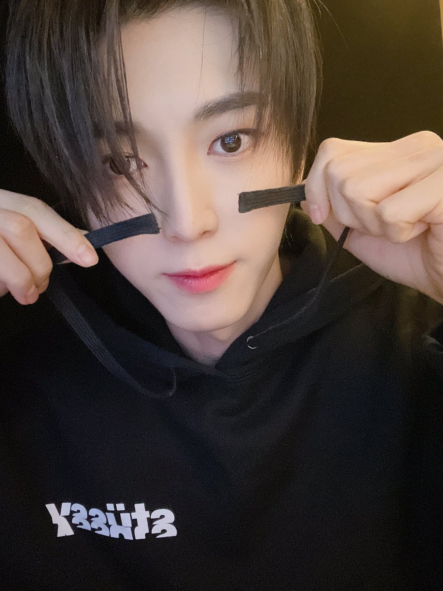 🚨 NOTÍCIAS DO JISUNG 😭❤️

OP relatou que vive no mesmo apartamento/prédio que o Love e que viu ele no elevador algumas vezes, disse que ele a cumprimentou muito bem, é muito alto, seu rosto é pequeno, tem ótimas proporções (corporais) e que ele lembra a sua mãe. 🥺❤️