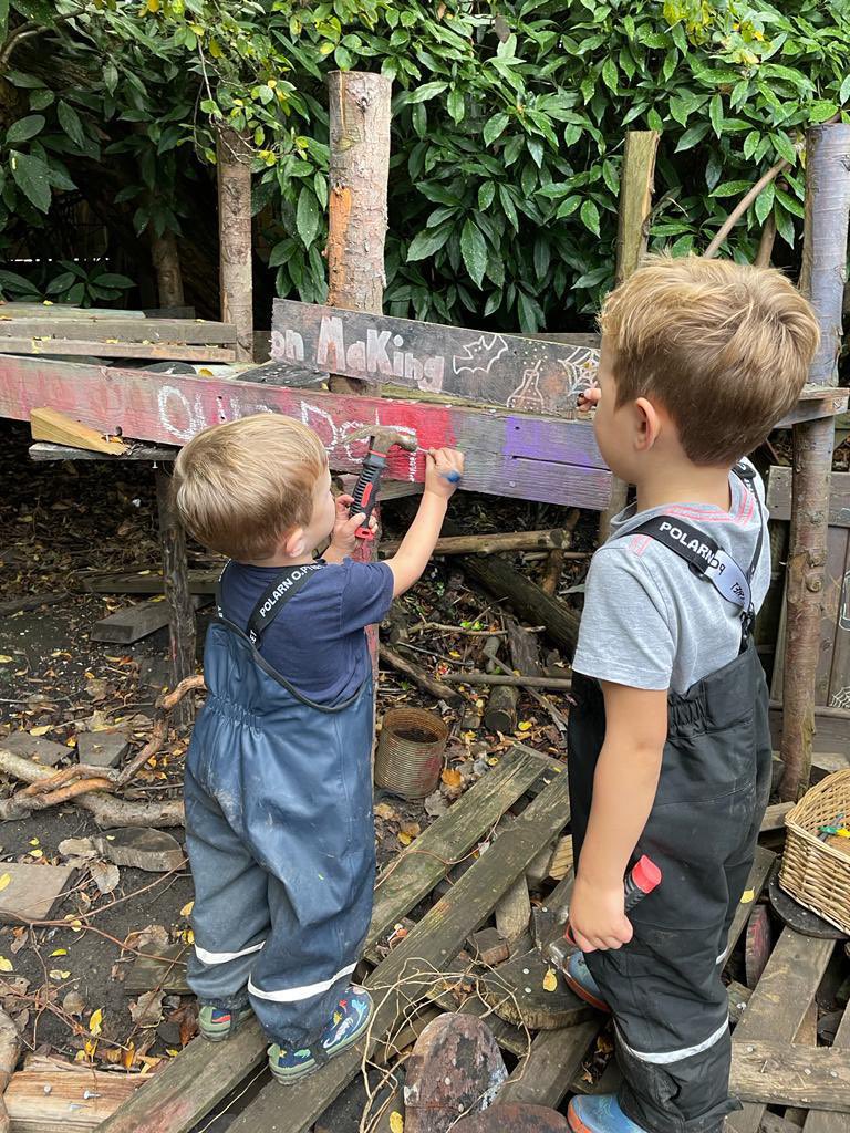 <a href="/TheConkerCrew/">Chantel</a> <a href="/BrookburnP/">Brookburn Primary</a> PESSPA the boys in their natural habitat! #healthyselfie <a href="/mrs_conlon/">Mrs Conlon</a> <a href="/MissMpofuEYFS/">Miss Mpofu</a>