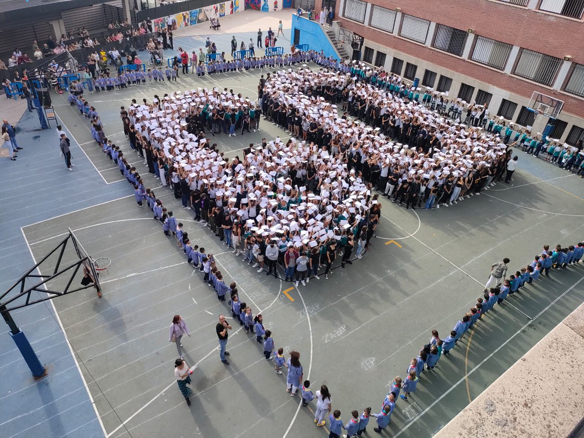 cole_SanViator's tweet photo. Celebración del 60 aniversario de la fundación de nuestro colegio, simplemente espectacular.
Felicidades SanVi!!! #sanviCamina https://t.co/qoBRcF15Vt