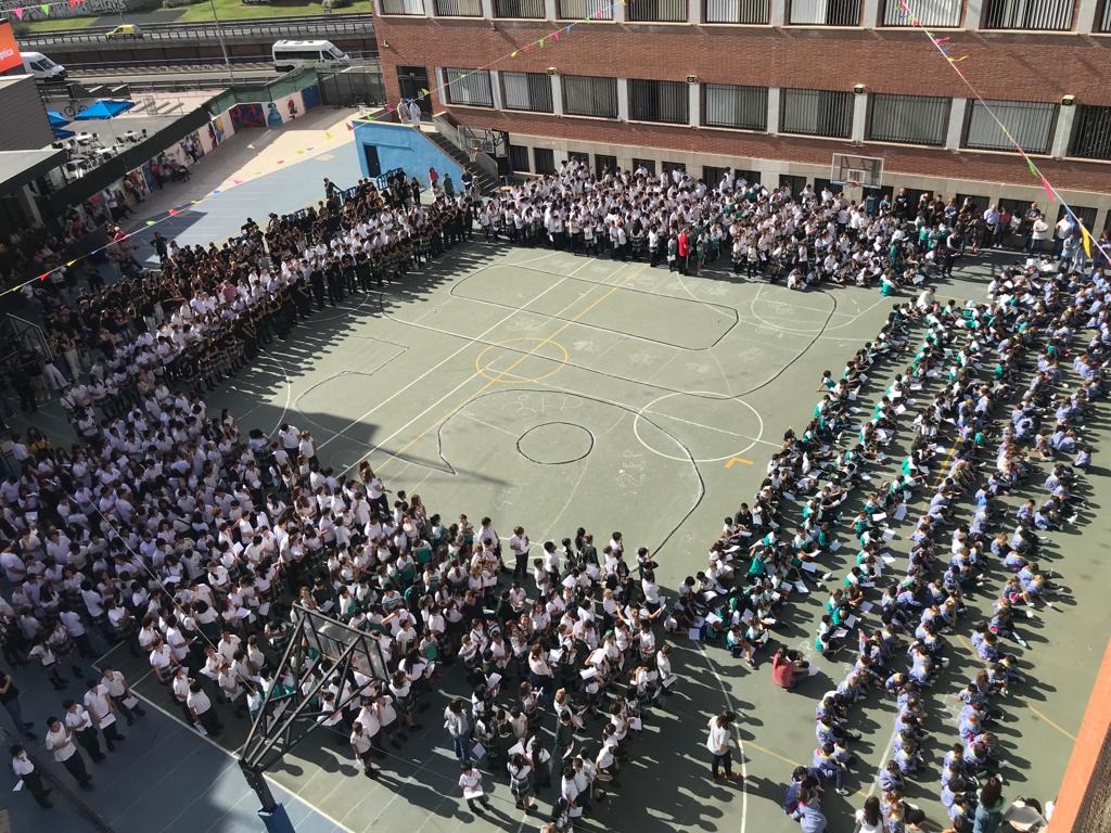 cole_SanViator's tweet photo. Celebración del 60 aniversario de la fundación de nuestro colegio, simplemente espectacular.
Felicidades SanVi!!! #sanviCamina https://t.co/qoBRcF15Vt