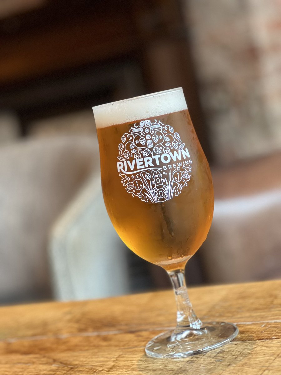 There we go.. another Monday completed! 😅
Before you know, it’ll be weekend again so we can get beer’d up 🥴🍻 
.
.
#beer #pilsner #week #weekend #monday #like #follow