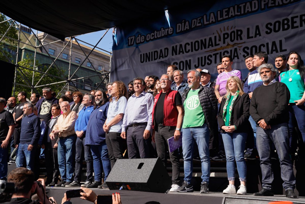 SergioOPalazzo's tweet photo. Aquí estamos acompañando en la calle donde debe estar el Movimiento Obrero!
#DiaDeLaLealtad https://t.co/aImpMVdtzq