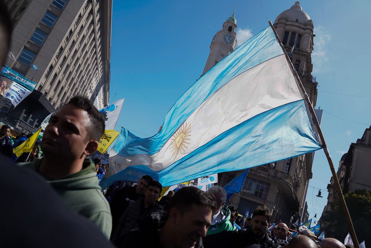 SergioOPalazzo's tweet photo. Aquí estamos acompañando en la calle donde debe estar el Movimiento Obrero!
#DiaDeLaLealtad https://t.co/aImpMVdtzq