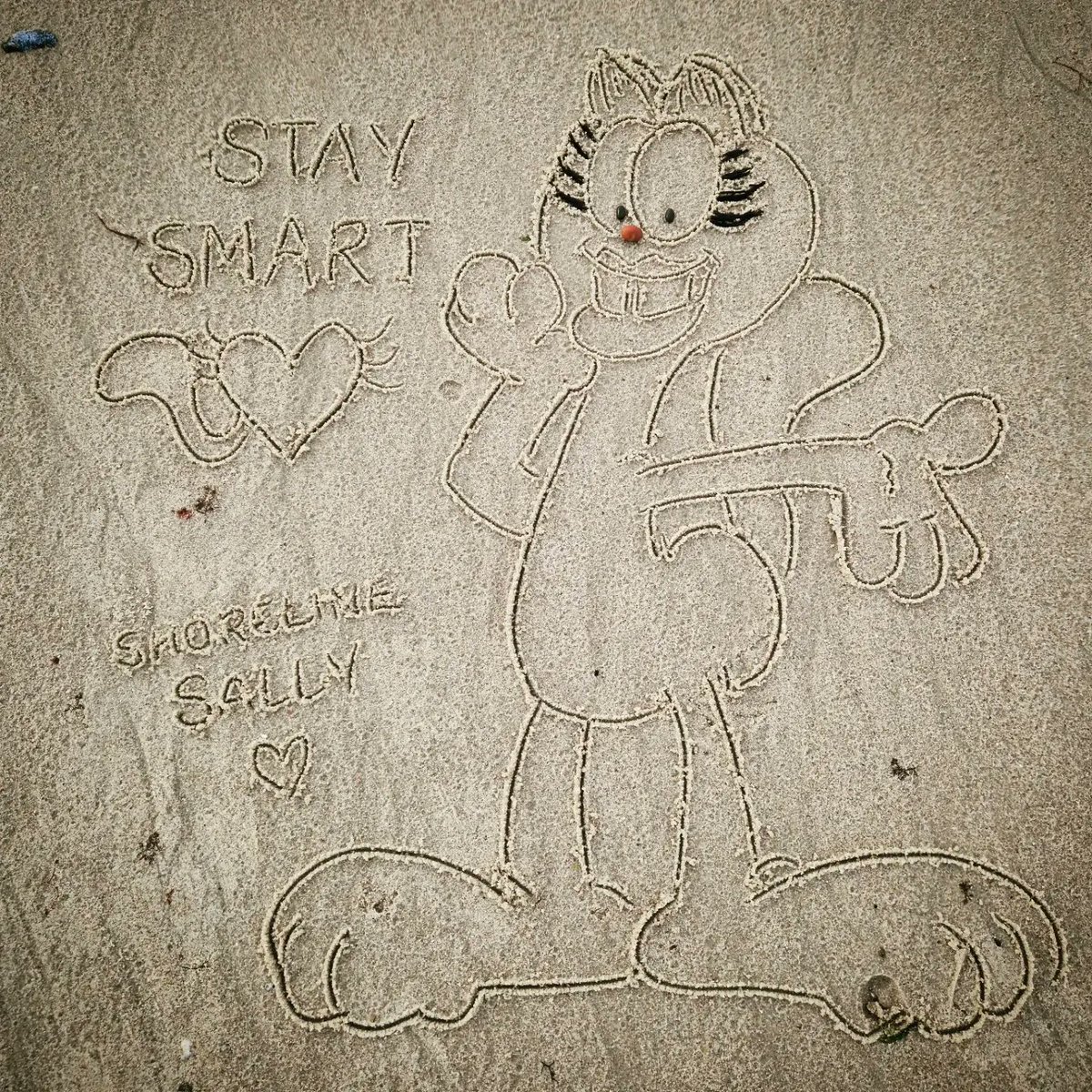 DigiDaughter's tweet photo. Stay Smart π½ #Arlene #garfield #cat #girlfriend #JimDavis #DeborahMessing #PawsInc #MuncieIndiana #Lazy #Lasagne
π #Covid2022 #Lockdown2021 #morale #VitaminSea πππ #DuneToons #Lockdown2020 #comics #cartoons βοΈ #SandBanksy #shorelinesally Character No.1737 https://t.co/eEhbf2Nje9