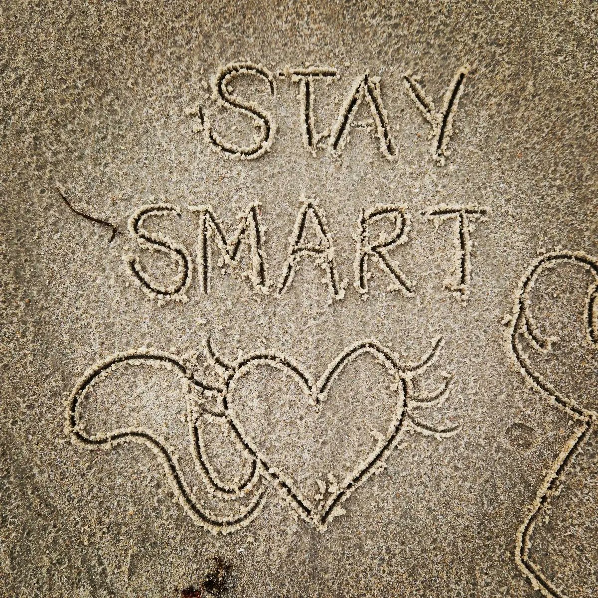 DigiDaughter's tweet photo. Stay Smart π½ #Arlene #garfield #cat #girlfriend #JimDavis #DeborahMessing #PawsInc #MuncieIndiana #Lazy #Lasagne
π #Covid2022 #Lockdown2021 #morale #VitaminSea πππ #DuneToons #Lockdown2020 #comics #cartoons βοΈ #SandBanksy #shorelinesally Character No.1737 https://t.co/eEhbf2Nje9