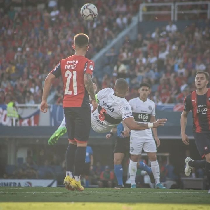InfofranjaPy's tweet photo. Que hombre, Por Dios!!!🤩 @richardortiz_6 

#Olimpia #Capi #RO6 https://t.co/yRyZts3j4h