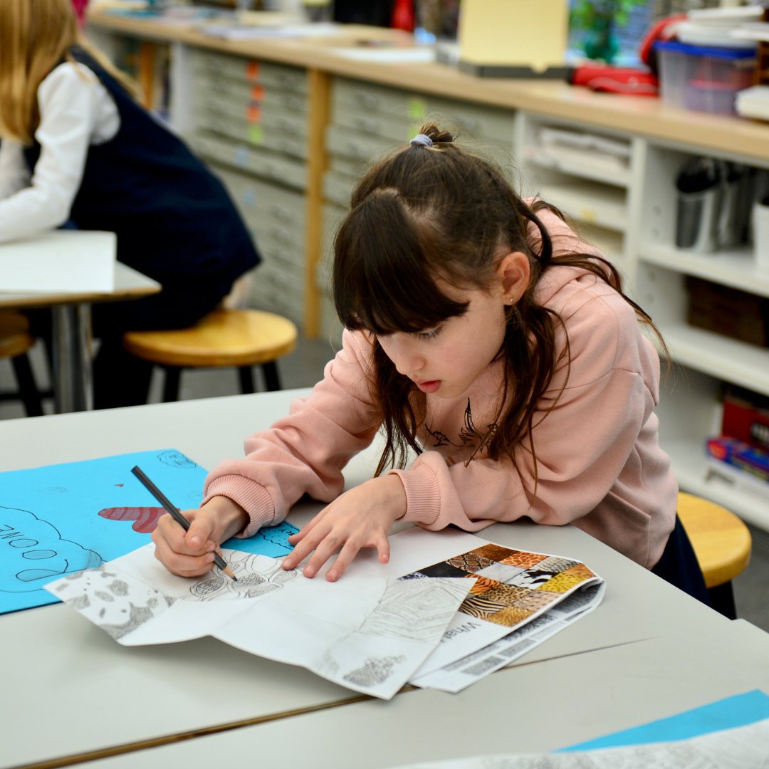 Last week, Ms. Tesse's Class III students were drawing animals from overlapping ovals, scaling up to a large format, and then adding texture with varying pencil line. Love seeing our young artists deeply focused in their work! 

#brearleyschool