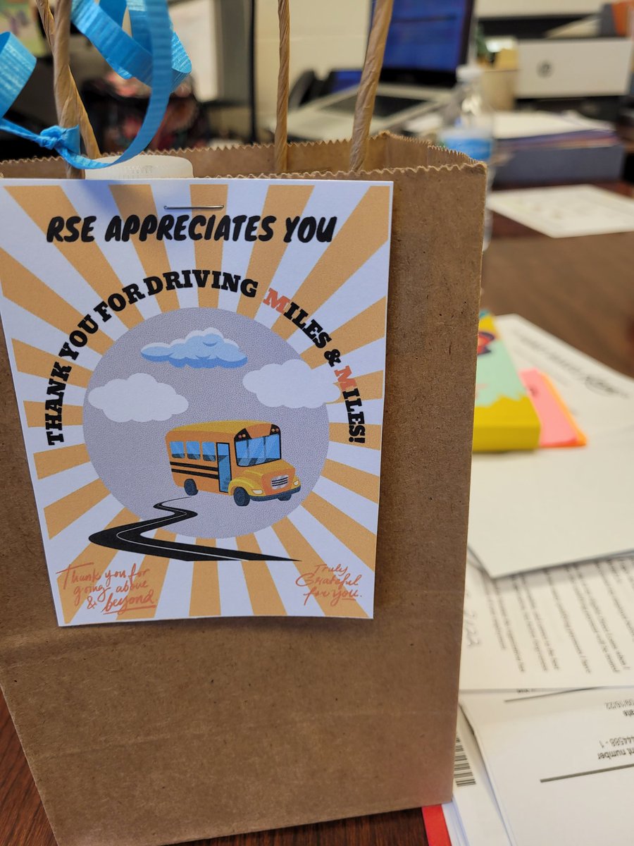 srlindstrom's tweet photo. Celebrating our wonderful bus drivers @RSE_HCS each day. #NationalBusdriverweek #bettertogether @JMosleyPD @bea_holmes1 https://t.co/OPE0dNm4nQ