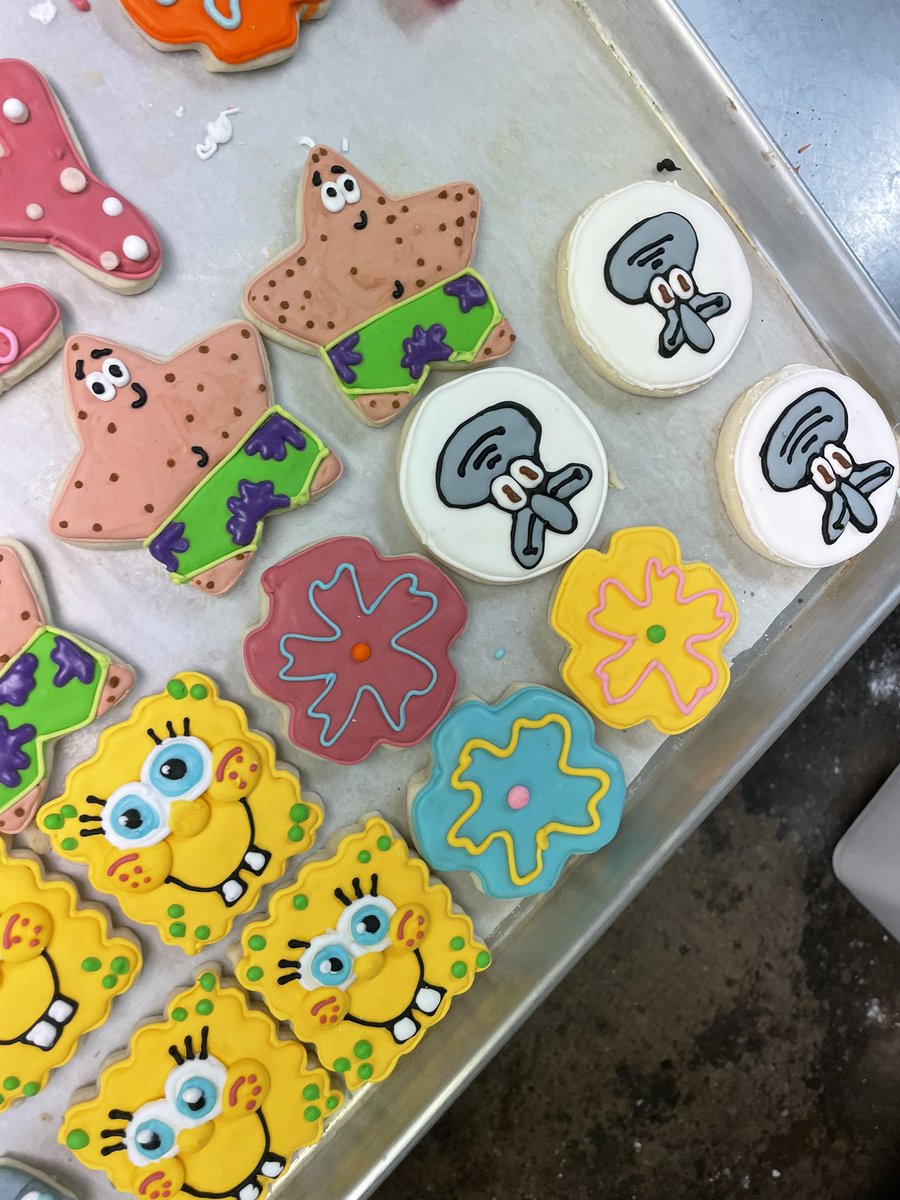 RedNoone11's tweet photo. I’m having A HARD DAY OKAY but look at the cookies I decorated at work https://t.co/xWb6LGGlTM