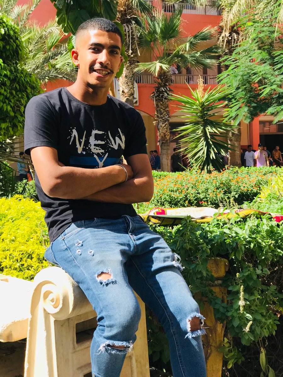 elshhab7's tweet photo. الشبع في العين ، مش في البطن، والغني في النفس مش في الجيب ، ✌️🖤 https://t.co/QpGPAMiCaq
