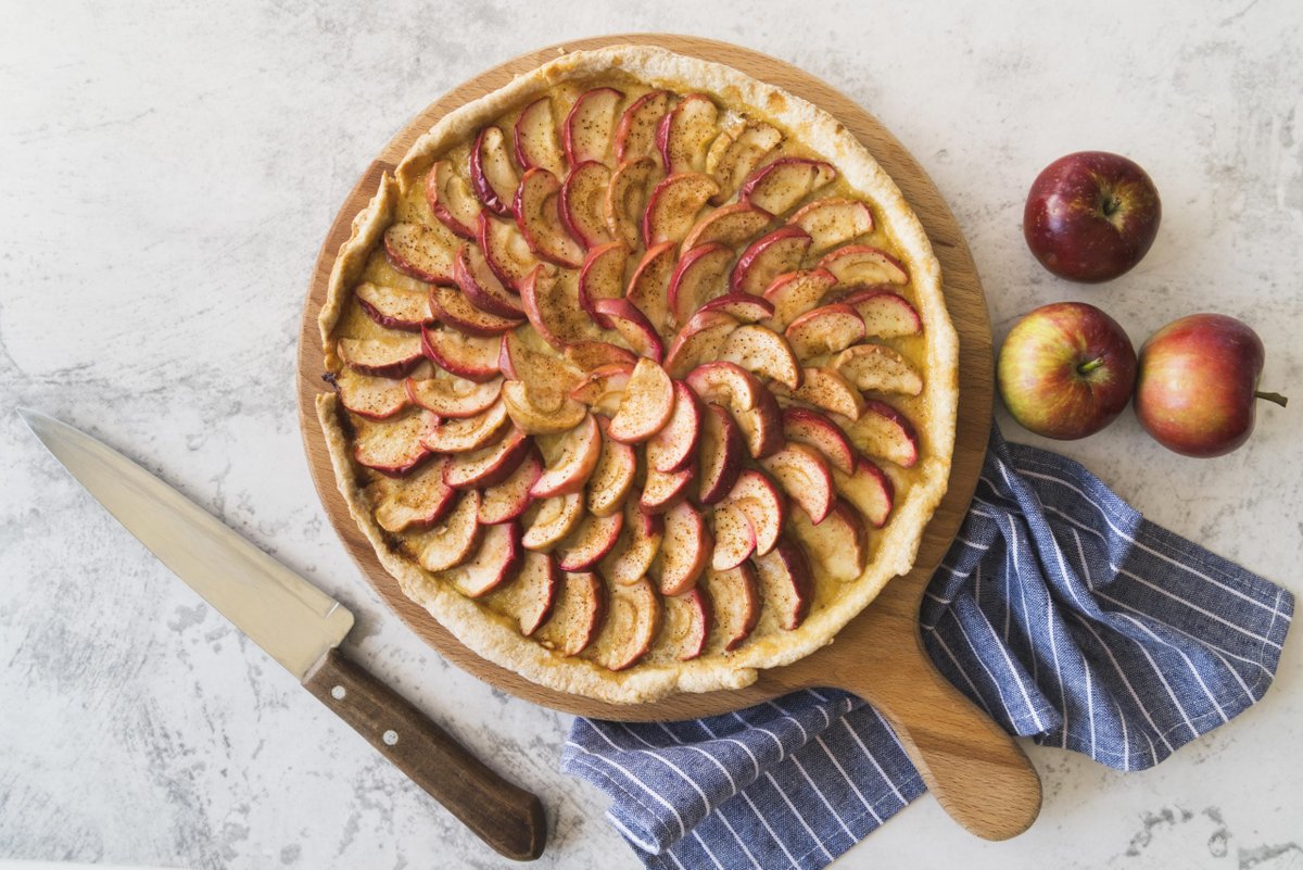 BeautyCrazyLife's tweet photo. Autumn is the time of year when apple orchards are at their busiest. Apples are harvested in late summer and early fall, & there are so many ways to enjoy them! https://t.co/OODWltZjLD #blogger #bloggerlife #blogtober #falltimeisthebesttime #autumnvibes #bloggertribe #fallvibes https://t.co/Gg8NTrdFAl