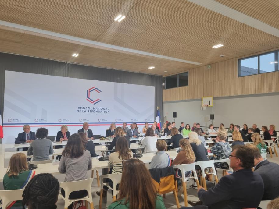 ChristianBruyen's tweet photo. Accueil du Ministre de l'Éducation nationale @PapNdiaye au collège de #Pontfaverger. Des échanges constructifs dans le cadre du lancement du Conseil National de la Refondation. Le @DptMarne mobilisé pour contribuer à la réussite des #collégiens. 
@Prefet51 #Dasen51 https://t.co/VpyYwPuqjS