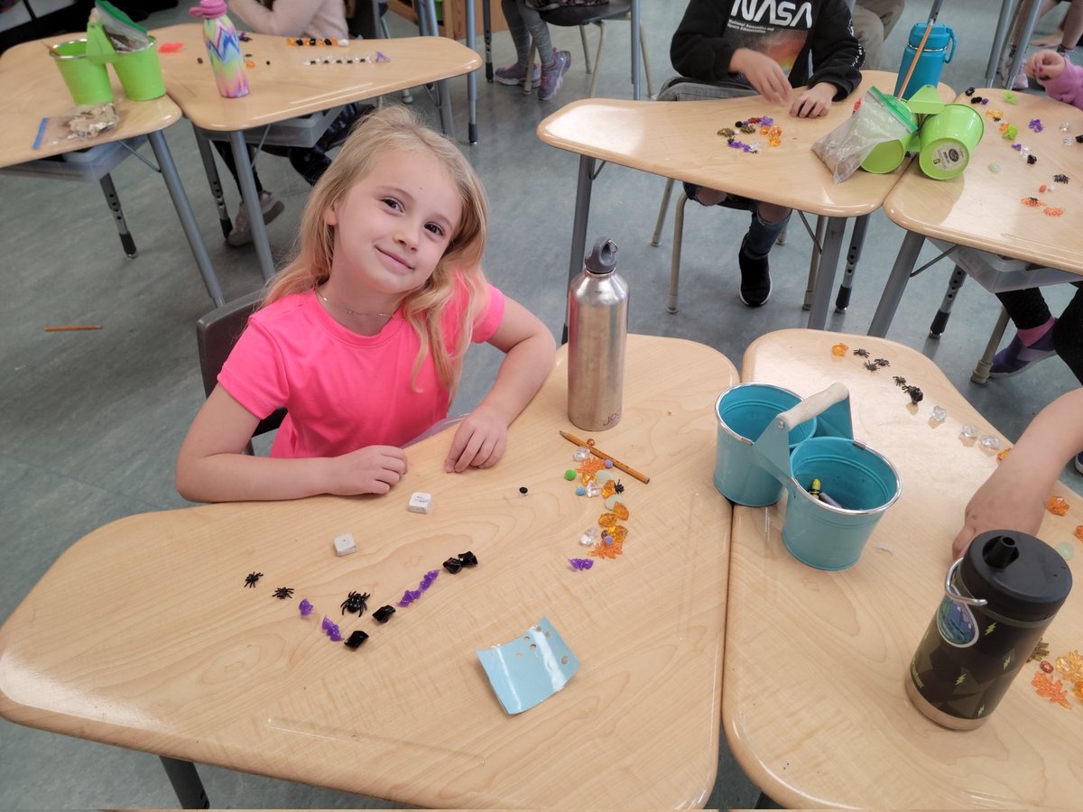 Mme_Belding's tweet photo. Exploring Halloween manipulatives to create a pattern🦴 https://t.co/I2OfChRS6Y