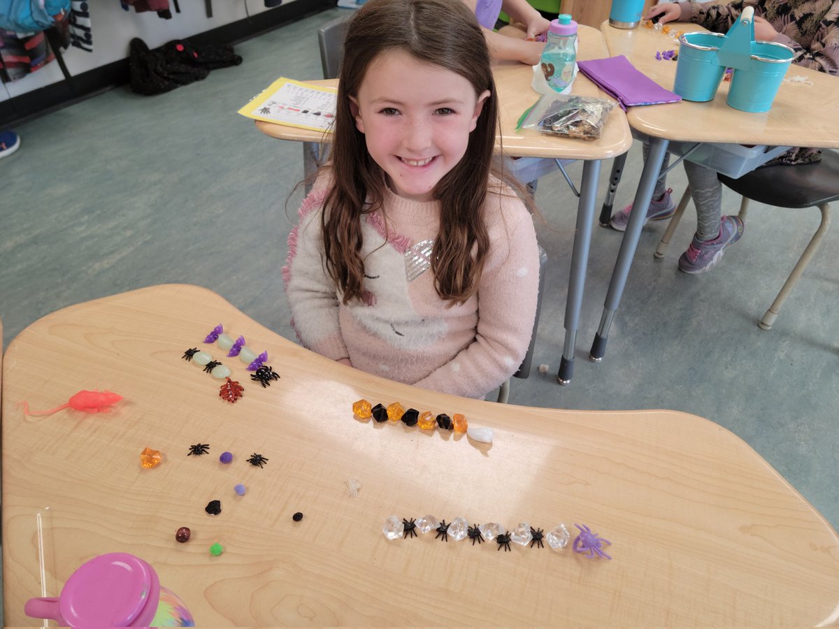 Mme_Belding's tweet photo. Exploring Halloween manipulatives to create a pattern🦴 https://t.co/I2OfChRS6Y
