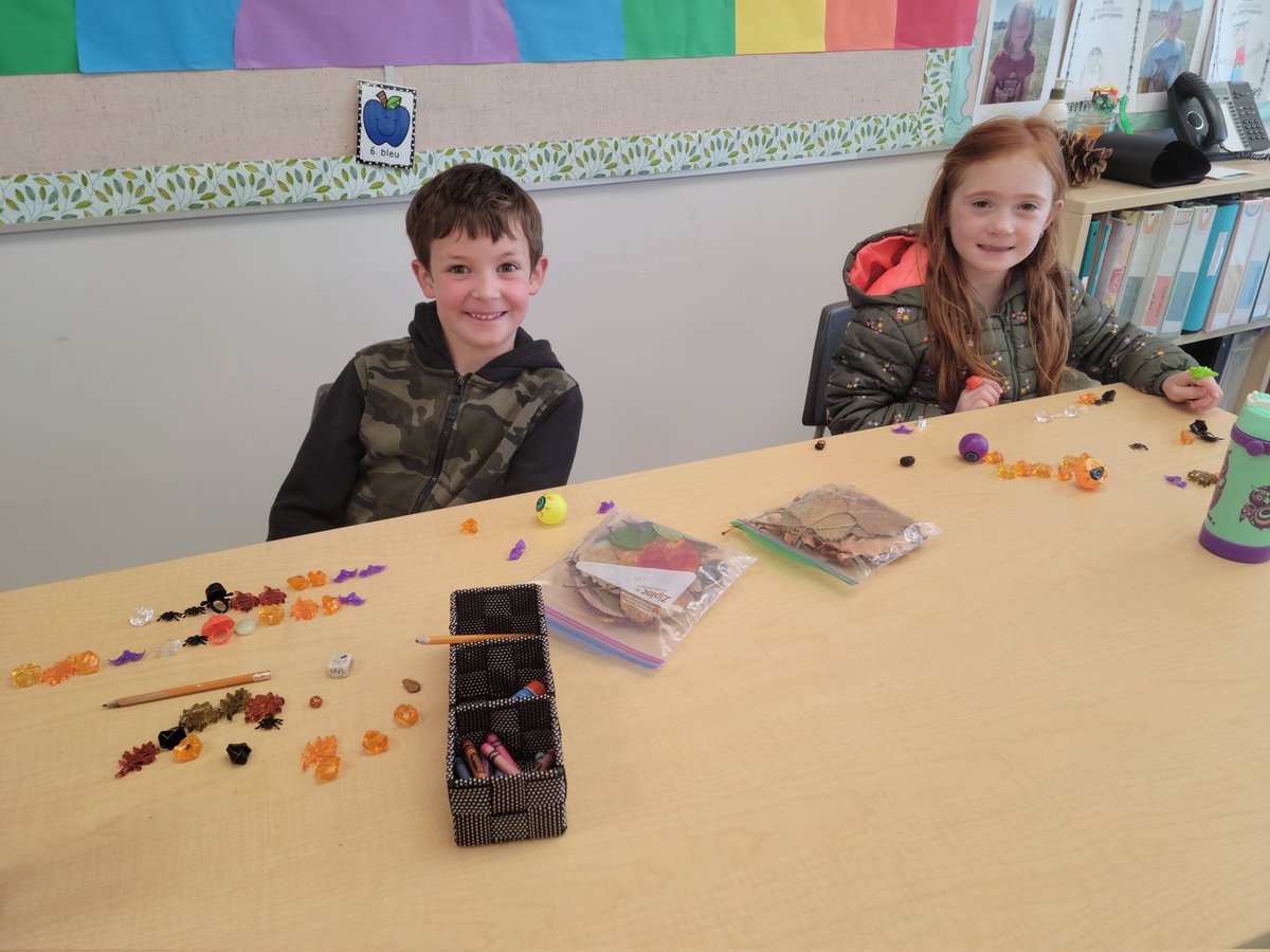 Mme_Belding's tweet photo. Exploring Halloween manipulatives to create a pattern🦴 https://t.co/I2OfChRS6Y