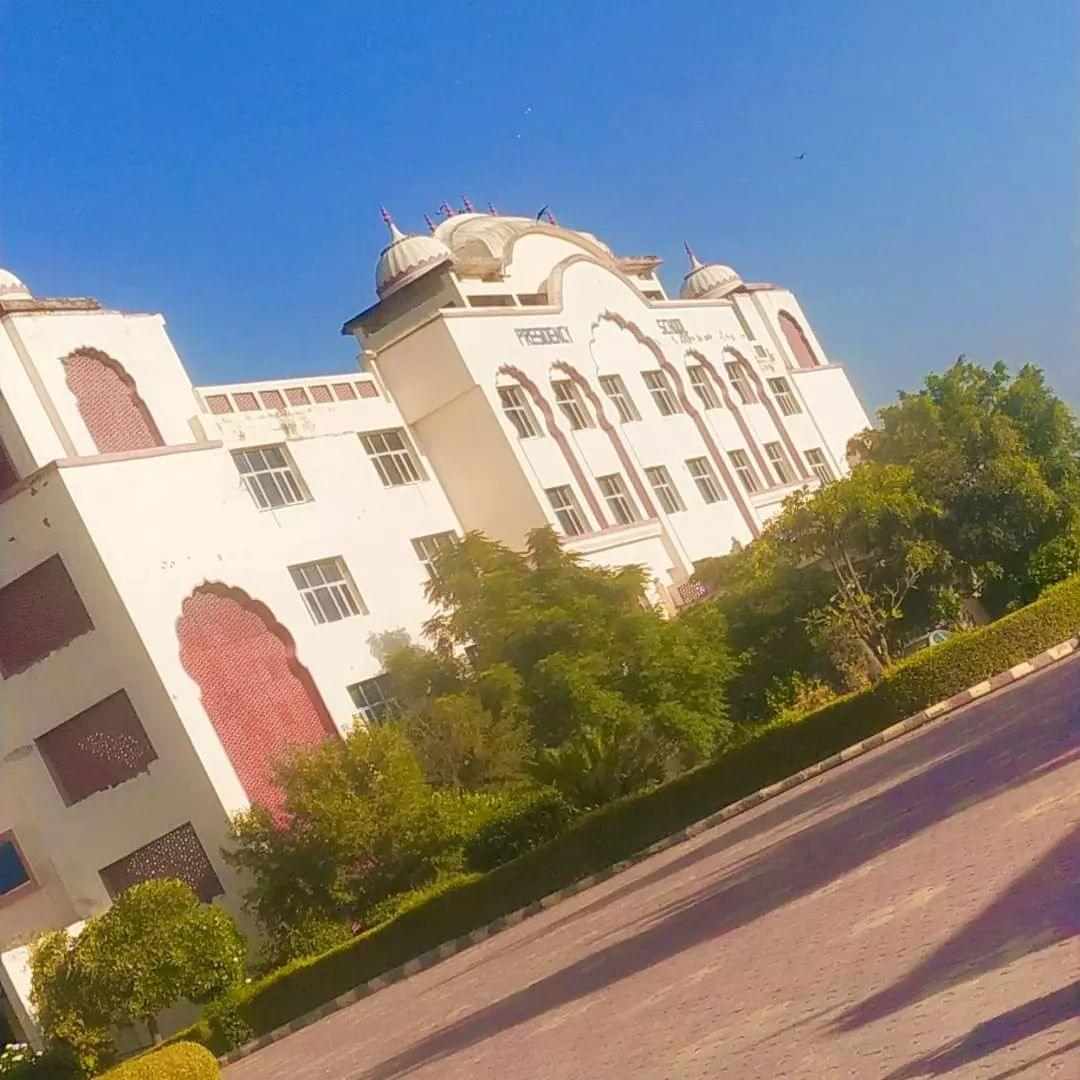 Deepikalalwani9's tweet photo. Recently we conducted Money Skills Workshop for Presidency School Ajmer With 250 Student Strength,,
Thanks to @presidencyschool_ @Clickhappiness2 @growskillz Team
For Wonderful Coordination to make this event successful..!!
#Training #clickhappiness #ajmer https://t.co/2BWDqYRUT6