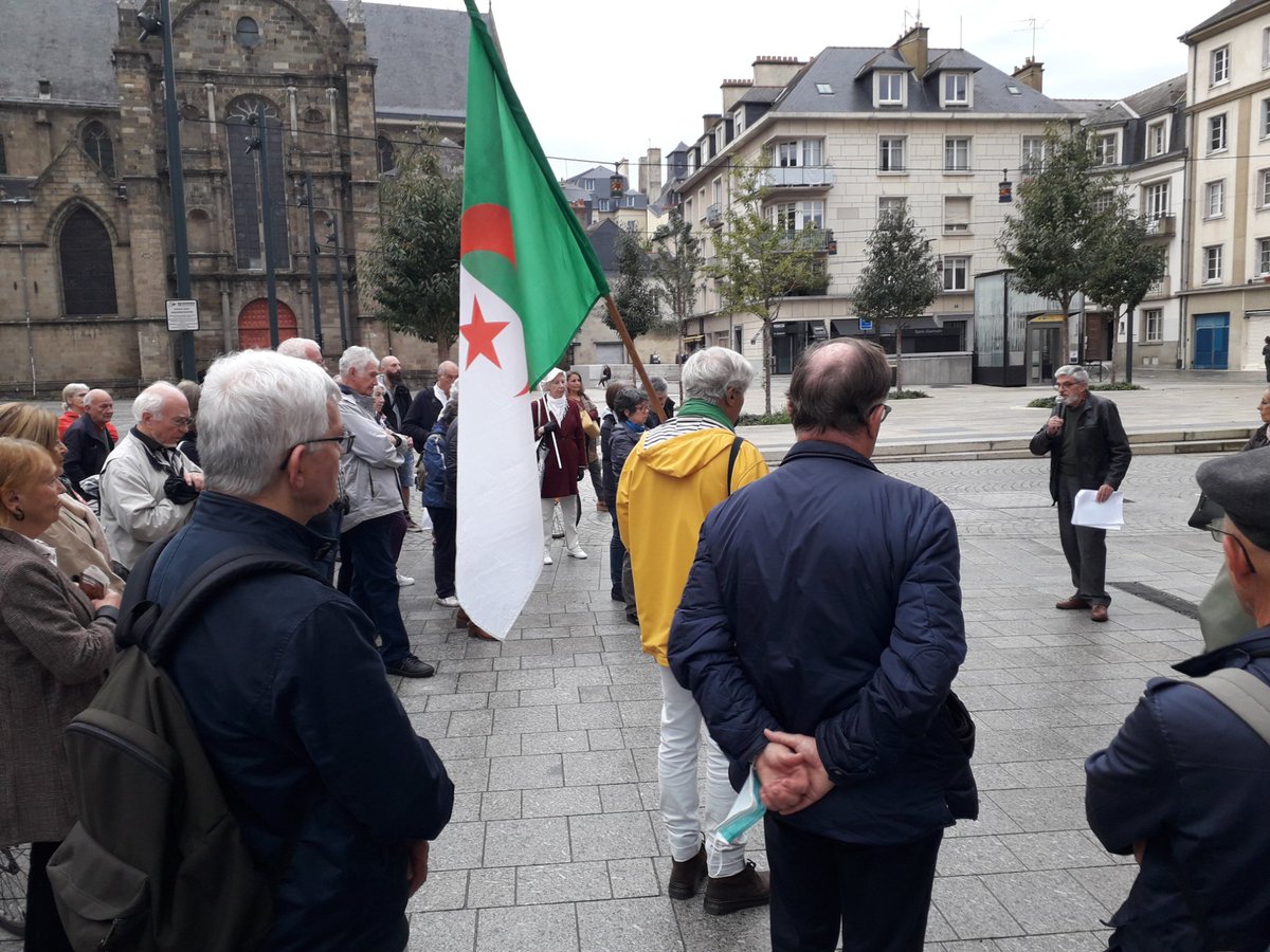Rassemblement rennais en hommage aux travailleurs algériens assassinés le 17 octobre 1961. Les mots ont une résonnance particulière à l'heure où 89 nostalgiques de l'Algérie française siègent à l'assemblée #rennes