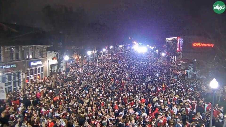 MatthewJTravis_'s tweet photo. Here’s what the strip in Tuscaloosa looked like after Alabama won the National Championship against Ohio State two years ago: https://t.co/sRrcDNnnYc