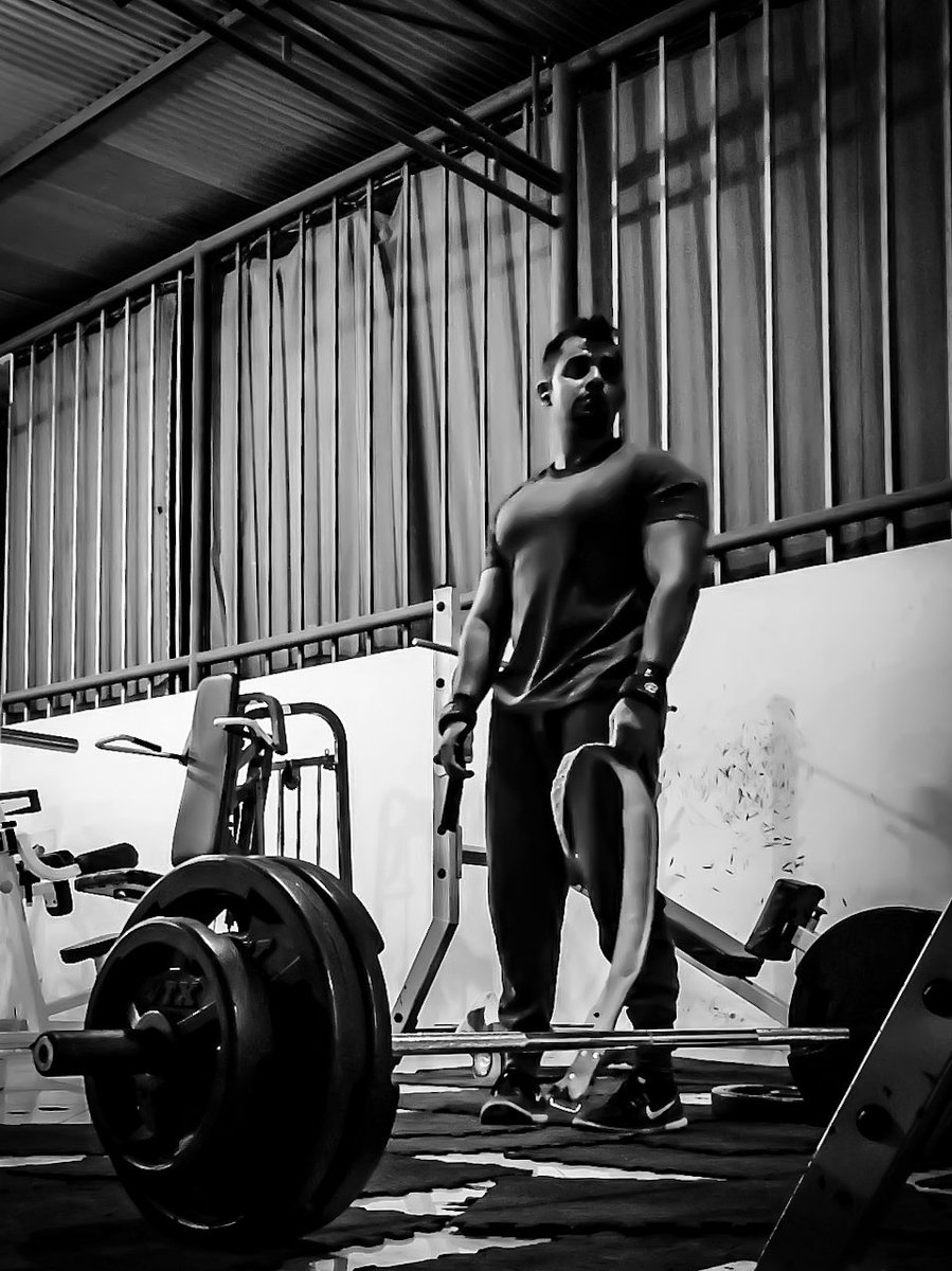 nakheel_os's tweet photo. The grind never stops.
We keep trying.
#Alhamdulillah
#Fade #BWFilter #BlackAndWhite https://t.co/T4T5mtN9mm