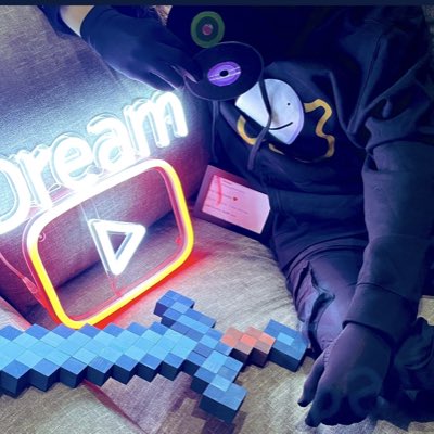 blûe føx tweet media