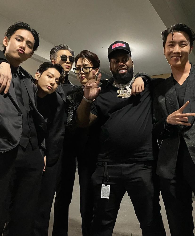 DemarcusStigar's tweet photo. @Demarcusstigar - #MSTLNVTWS Ft. @bts_bighit listen to this entire album on soundcloud: https://t.co/SkekAzX2E2 &amp;repost it &amp; hashtag #DemarcusStigarAndBTS &amp; Unlock Our New Un-Released Song/Song Title! Let’s Go @BTSW_official https://t.co/Exv8Sf4QGT