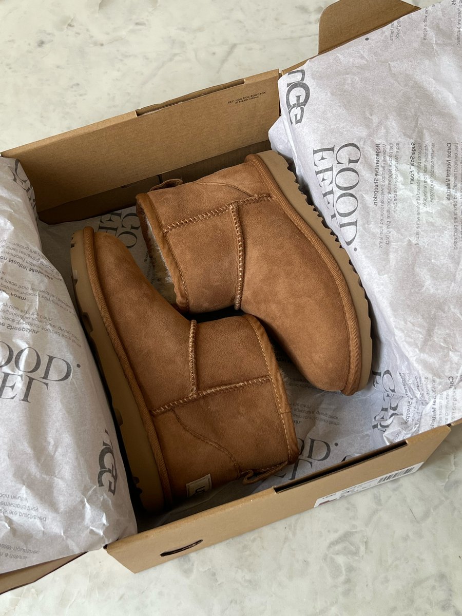 Here's a healthy reminder - The Classic Regenerate boot comes in kid's sizes. Now... who is trying to cop for a kiddo in their life? Share them some love in comments. 👇 #UGG #FeelsLikeUgg #UggSeason