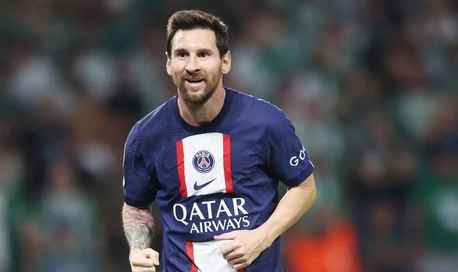 maximebiaggi's tweet photo. A gauche MESSI, à droite MAIGNAN

LIKEZ RETWEETEZ, ENVOYEZ ÇA PARTOUT ON ENVOIES CE TWEET SUR LA LUNE https://t.co/4AaTC652q7