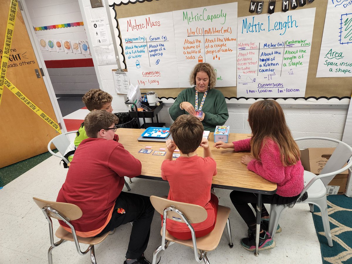 MsLCunningham's tweet photo. WSE 4th graders ROCKED their first day back from fall break 🎸 Check out this extended learning time! Students are engaged in literature circles, foundational reading skills, and computer based practice 🌟 

@CatoosaSchools 
@WestSideETweet1 https://t.co/hAPS9arQkI