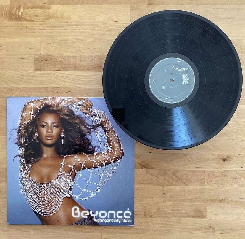 hecadav's tweet photo. @Beyonce - Dangerously In Love #beyonce #beyoncevinyl #behive #vinyl https://t.co/6zQhwe7ntO