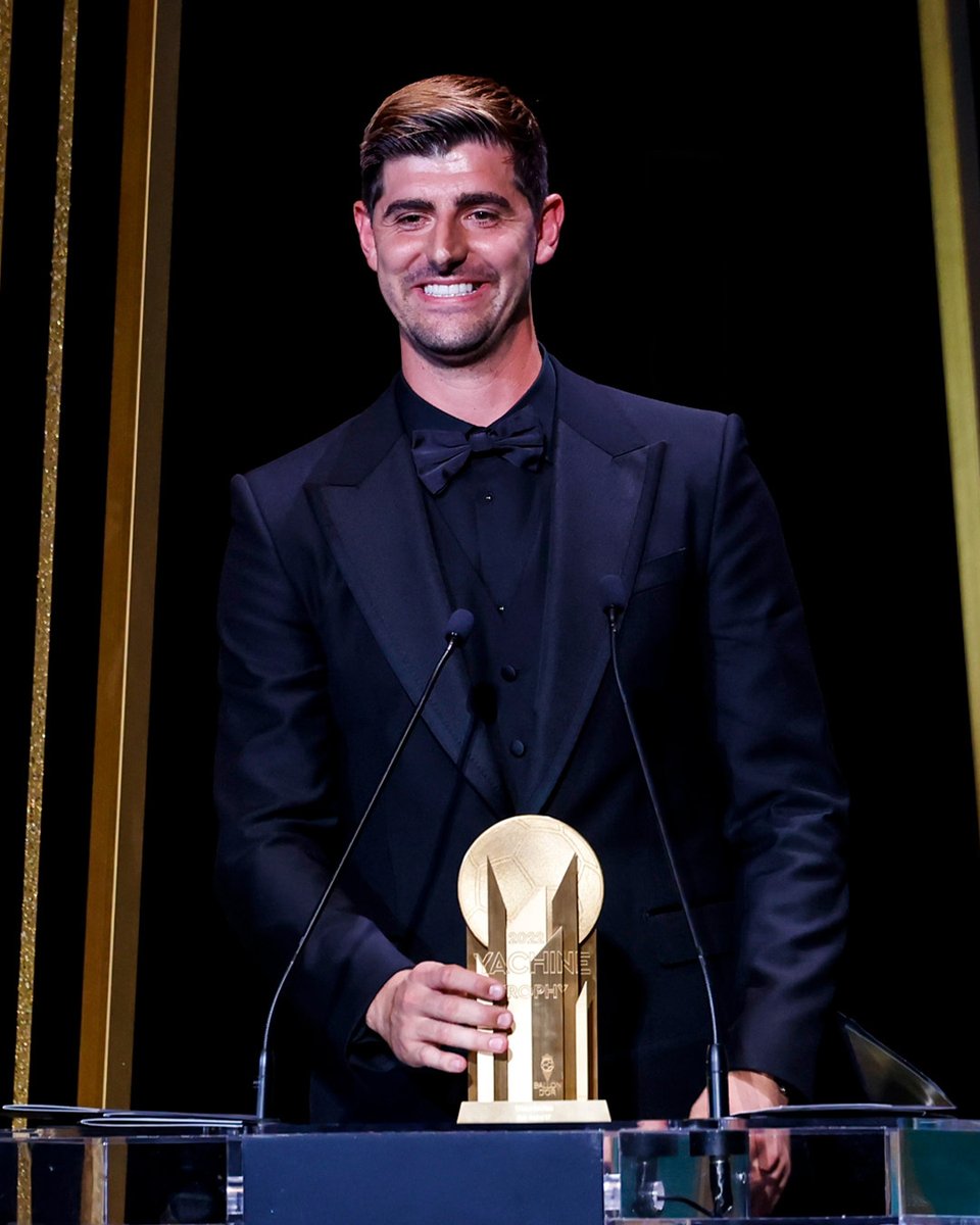 😁 @ThibautCourtois 😁
#ballondor | #TrophéeYachine