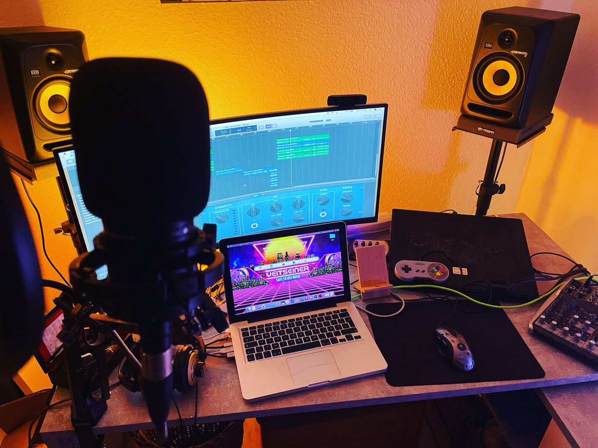 VeitSeiner's tweet photo. Neuen Song einsingen
#rock #gamingmusic #gamermusic #gaming #dmcafree #dmcafreemusic #music #streamer #twitch #TwitchDE #safetouse #diy #electronic #electronicmusic #garageband #retro #gamer #singer #singersongwriter https://t.co/ynnBA55b7T