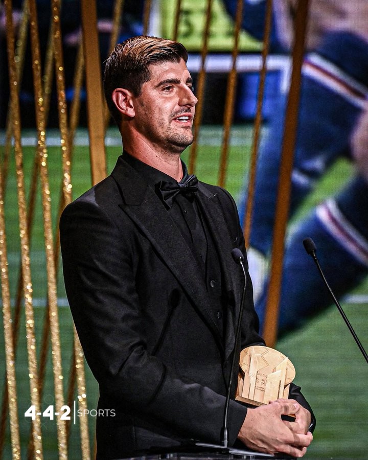 442Sports22's tweet photo. El Trofeo Lev Yashin es para Thibaut Courtois.
El arquero de la casa blanca es el ganador del premio al mejor arquero de la temporada 21/22, merecimiento total para el portero belga 🇧🇪.
#BallonDor #LevYashin #Courtois https://t.co/DWdTUGeVCO