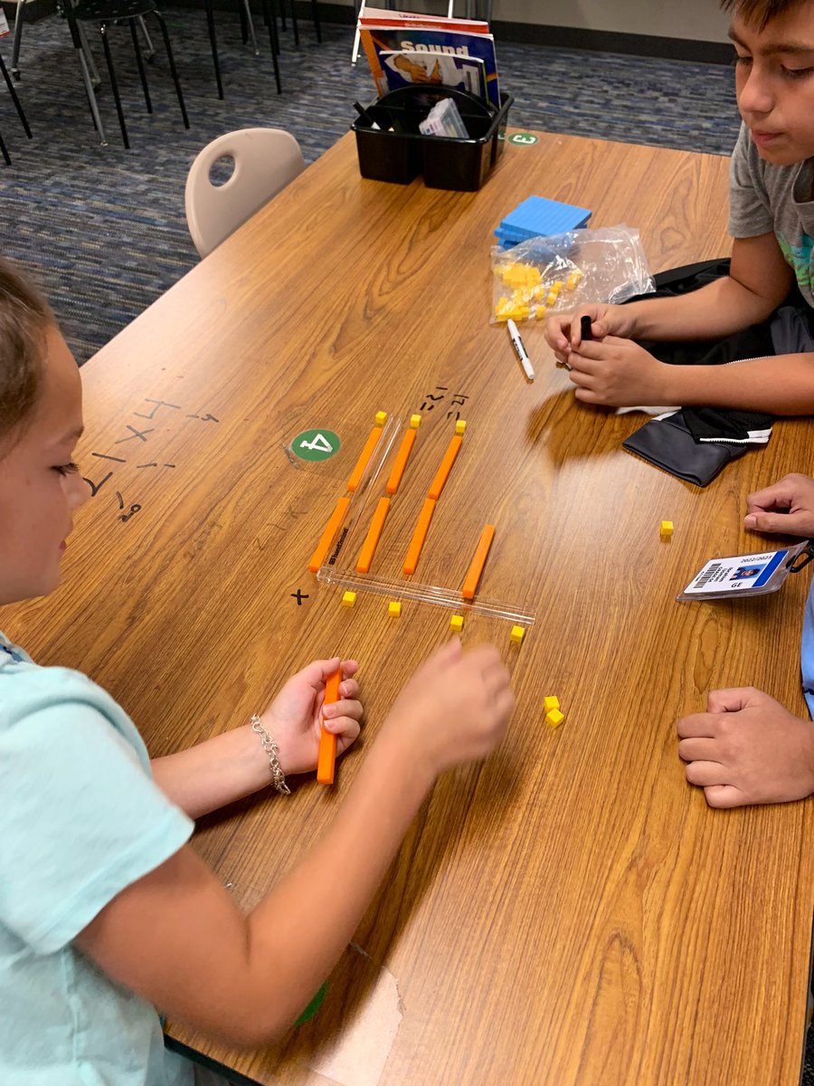 Hip hip ARRAY! 🥳We had tons of fun today building arrays to help us ✖️multiply!✖️#geinspires @Golbowtweets @GE4thGrade