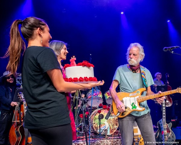 BobWeir's tweet photo. This weekend was full of surprises! Thank you to everyone who came out and celebrated with us at @TheWarfield. 🌹 📸: @Bob_Minkin &amp; Chloe Weir https://t.co/RBkEkTA6AL