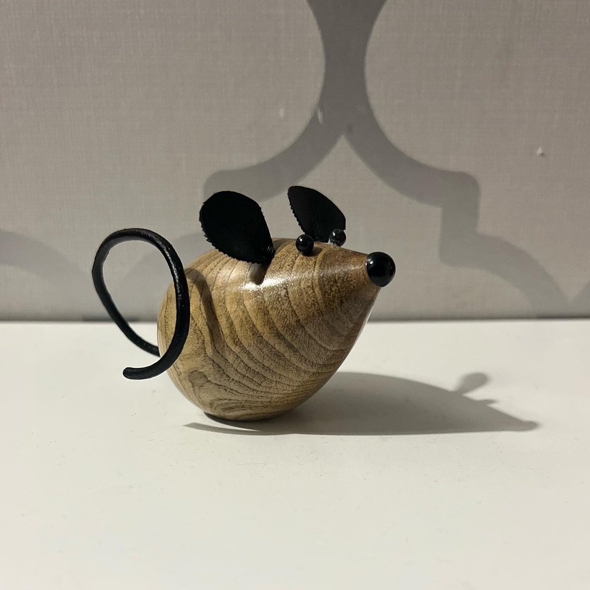 mazfly's tweet photo. How cute is he??? 
Check &amp; follow:

https://t.co/BpkGyQ52m0
https://t.co/vhwdcTOoOa

#woodturning #woodturnings #woodturningart #woodturningworld #woodturning_happy #teckleturnings 
#weemouse #mouse #woodart #littlethingsinlife #littlethingsthatmakemehappy https://t.co/xt2QvldBVh