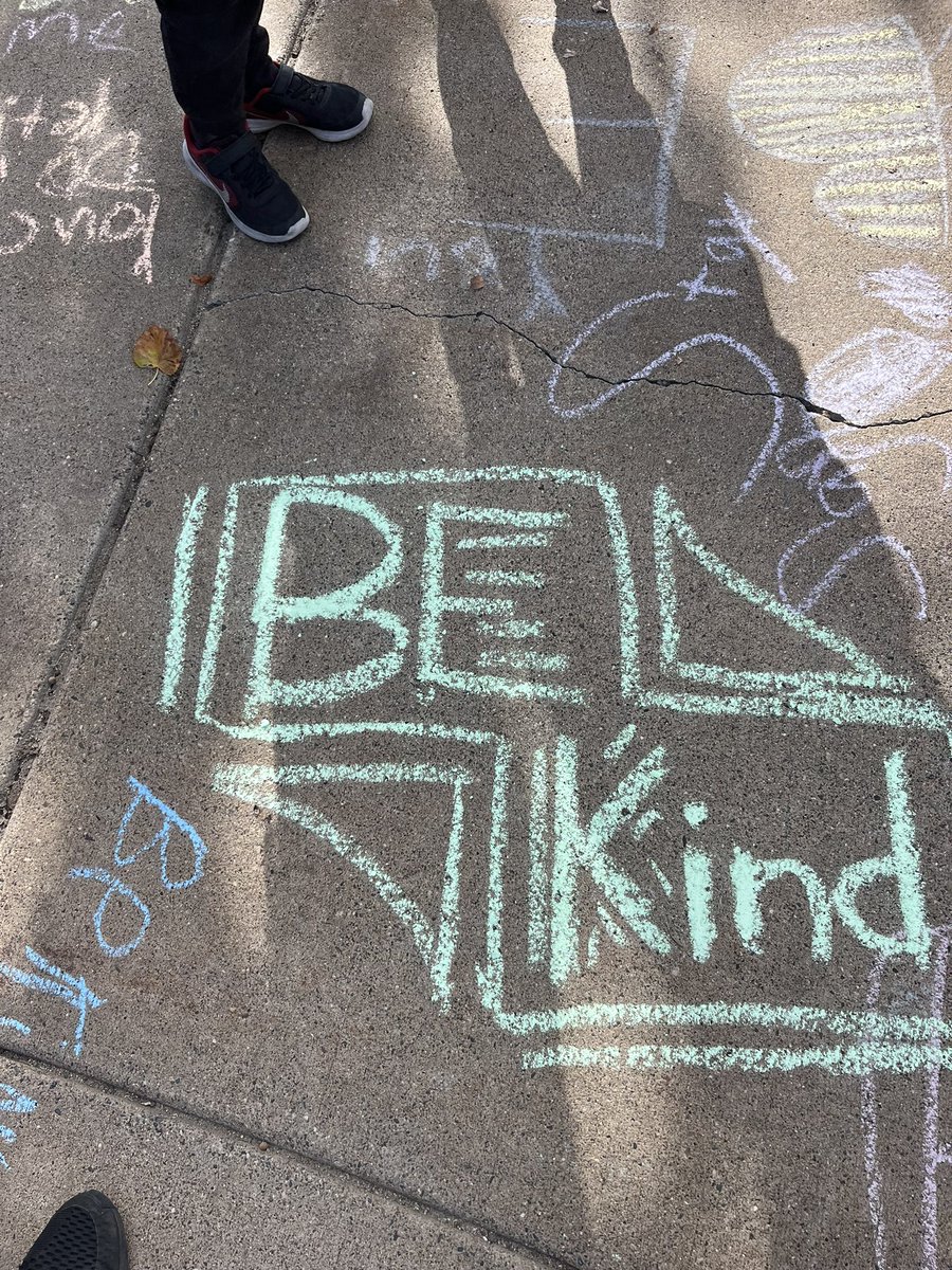 jmhv87's tweet photo. Kindness in chalk day 2022 @MonticelloMagic @ISD882 #l #lmemagic https://t.co/oqGesm8Qqt