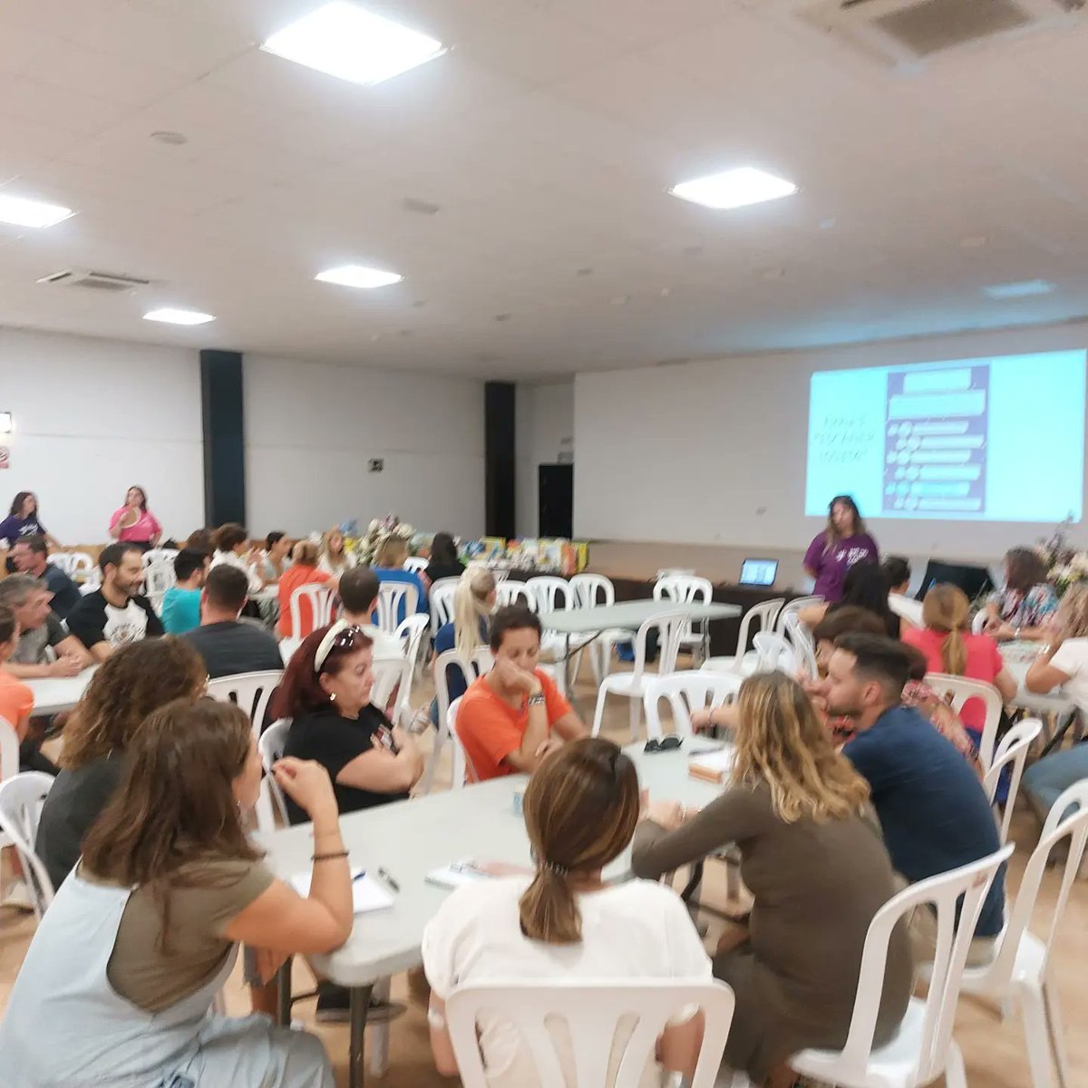 AFIM21_alm's tweet photo. Buenos momentos y gran aprendizaje del profesorado y familias del @CEIP_Concordia en la formación sobre neuroeducación y juego de mesa, que se ha impartido en el Centro de Exposiciones y Congresos de Campohermoso como parte del #ProgramaPROA +Transformate #conectarjugando https://t.co/vqtWM0i6ae