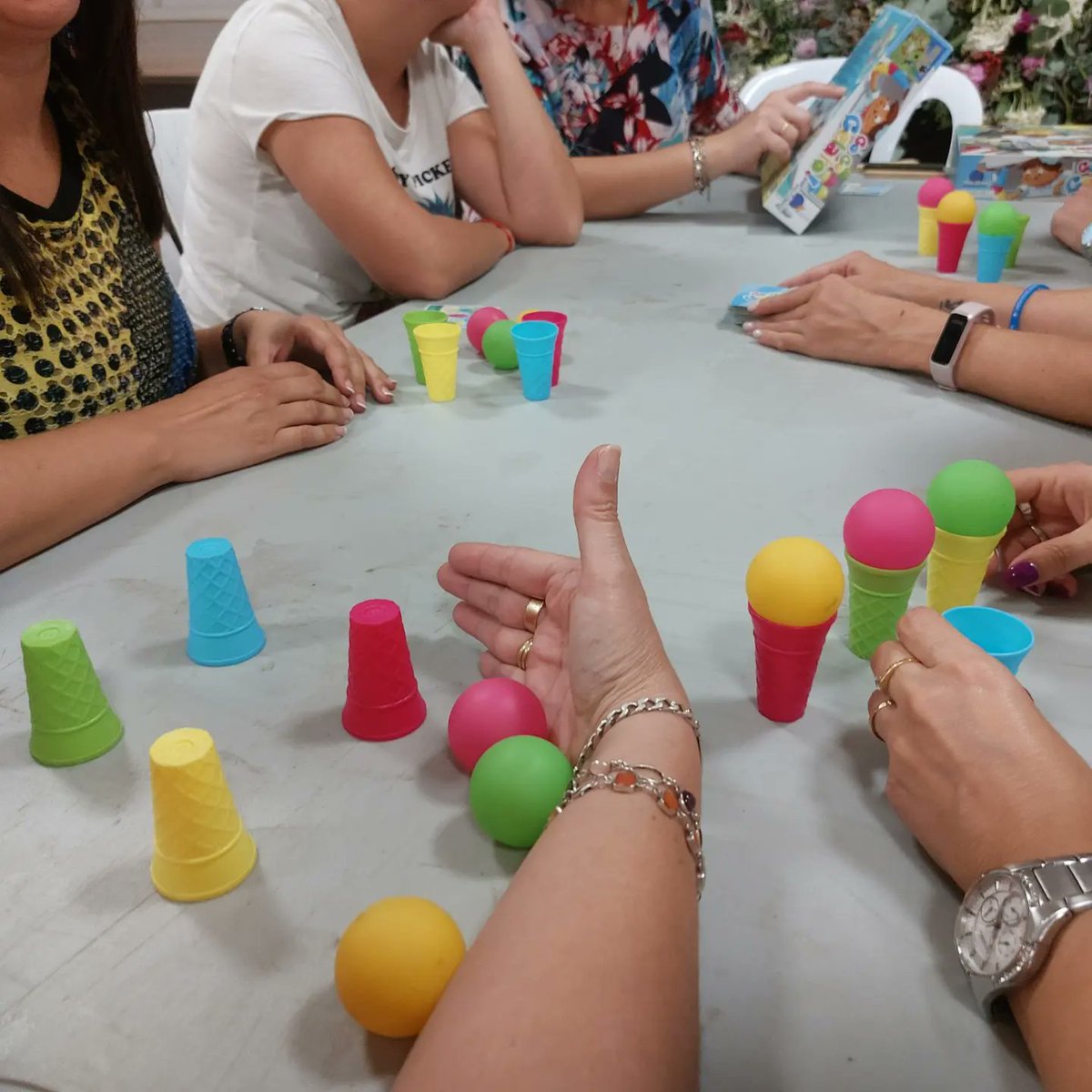 AFIM21_alm's tweet photo. Buenos momentos y gran aprendizaje del profesorado y familias del @CEIP_Concordia en la formación sobre neuroeducación y juego de mesa, que se ha impartido en el Centro de Exposiciones y Congresos de Campohermoso como parte del #ProgramaPROA +Transformate #conectarjugando https://t.co/vqtWM0i6ae