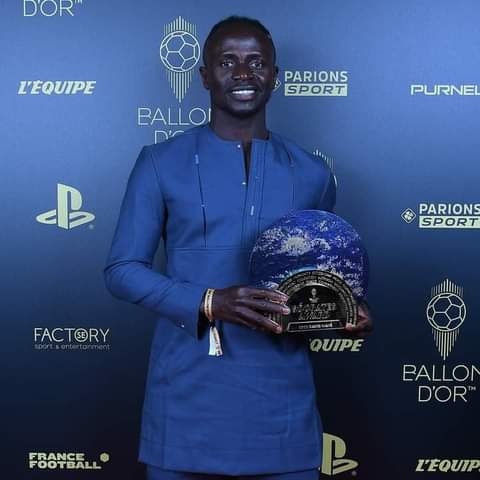 si56921096's tweet photo. Sadio Mane 🇸🇳 is the very first winner of the Socrates award 🏆

The award is given to a player to recognise their humanitarian achievements ❤️ https://t.co/Rarj9yjm7e