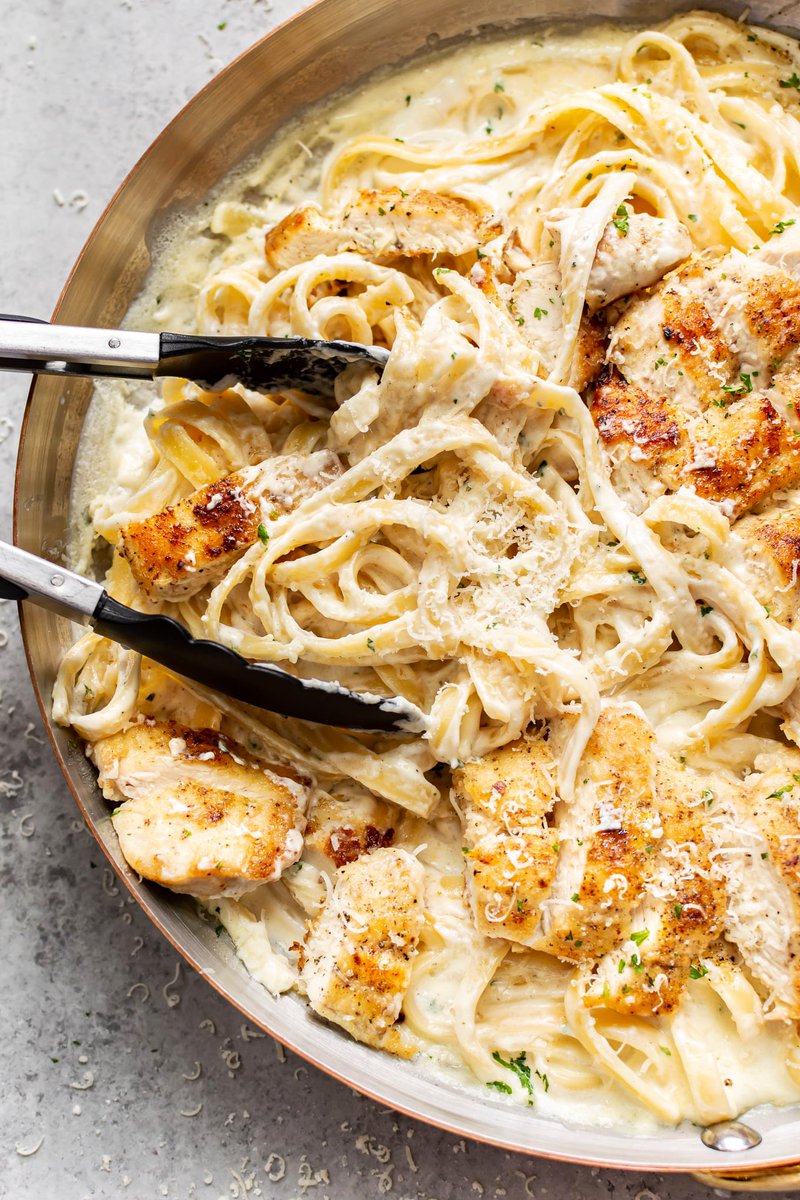 GoldBlooded79's tweet photo. Chicken fettuccine. Are we smashing or passing? https://t.co/yJODxWtY9l