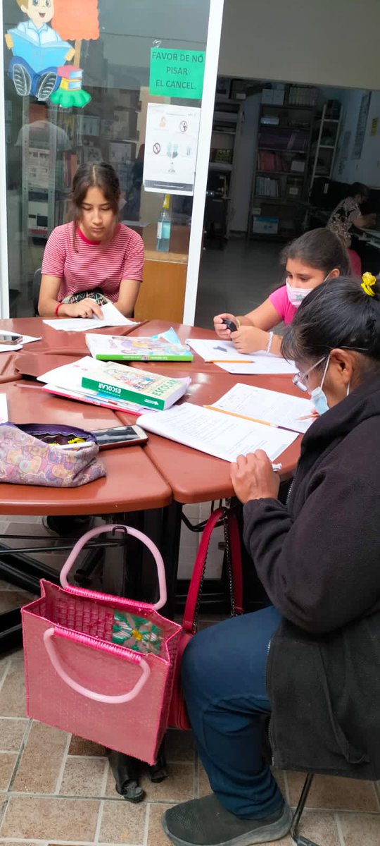 IEEASLP_rioverd's tweet photo. Aplicación de exámenes en papel a los beneficiarios de la Plaza Comunitaria de Rioverde así como a los beneficiarios de la colonia los Ángeles, pertenecientes a la micro región 07. 📝📚📖 https://t.co/Px0790vOwV