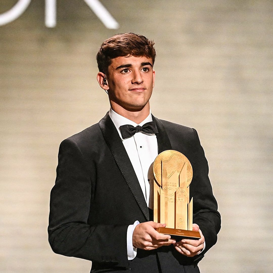 ElRomanoDelFCB's tweet photo. Valverde a los 18    //    Gavi a los 18 https://t.co/R3o0nifCdI