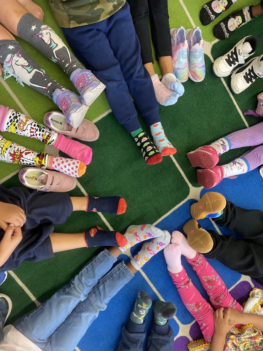 FigliolinoJamie's tweet photo. We kicked off #SchoolViolenceAwaremessWeek with silly socks 🧦 and shoes 👞! #kindergartenrocks #ilovemyclass #msfigskids ⁦@School20Cougars⁩ ⁦@joanne_shafer⁩ #ColorClaremontwithKindness https://t.co/3wlEwShJdd