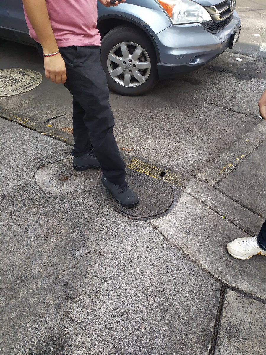 Erik12212404's tweet photo. @BJAlcaldia @AccionesBJ Hola buen día, podrían cambiar la tapa de la coladera que se encuentra rota, está en Pilares y Vertiz, se cayó un joven, para evitar más accidentes #Gracias https://t.co/oUMQwcFGXt