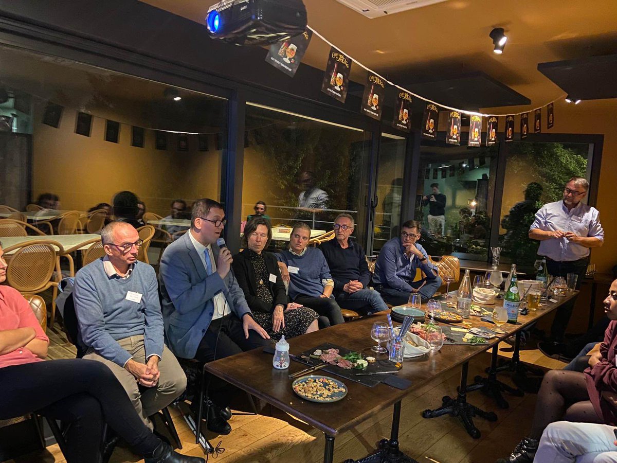 AssoAPHPP's tweet photo. #Diversité et #inclusion dans l’entreprise ou en sommes nous ?
Échanges entre @N_Karasiewicz et des anciens étudiants de L’ @essecalumni  . L’APHPP mobilisée pour contribuer au changement de regard.
#sensibilisation #handicap https://t.co/BqJoHsR9tU