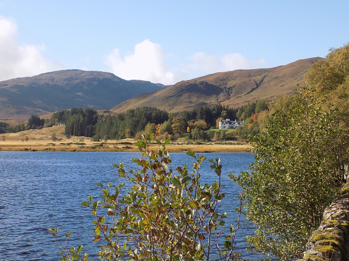 GuidesIsle's tweet photo. After a fabulous season guiding with Thistle Excursions, it's time to turn my attention to developing my own tours so that I can offer a year round service.  Scotland isn't just for the summer.  Autumn in the Highlands is a kaleidoscope of colour &amp; sound. https://t.co/N5lFCbGLej