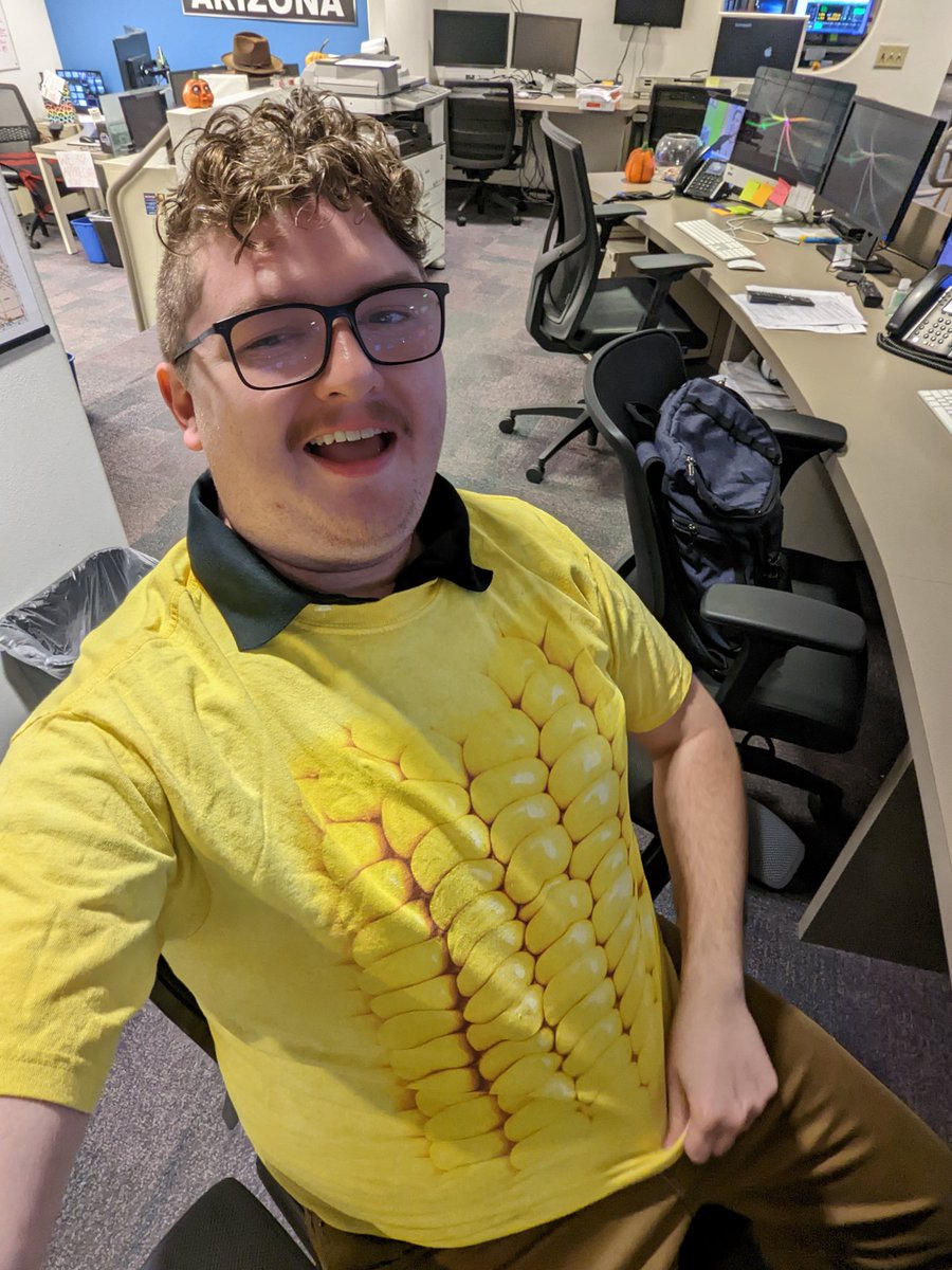 Court_Jeffrey's tweet photo. IT'S CORN! π½ Shout-out to my a-maize-ing team for the sweet sentiments and the poppin' corn shirt for #NationalBossDay! #CorntasticDay https://t.co/FTYVlDdu5S