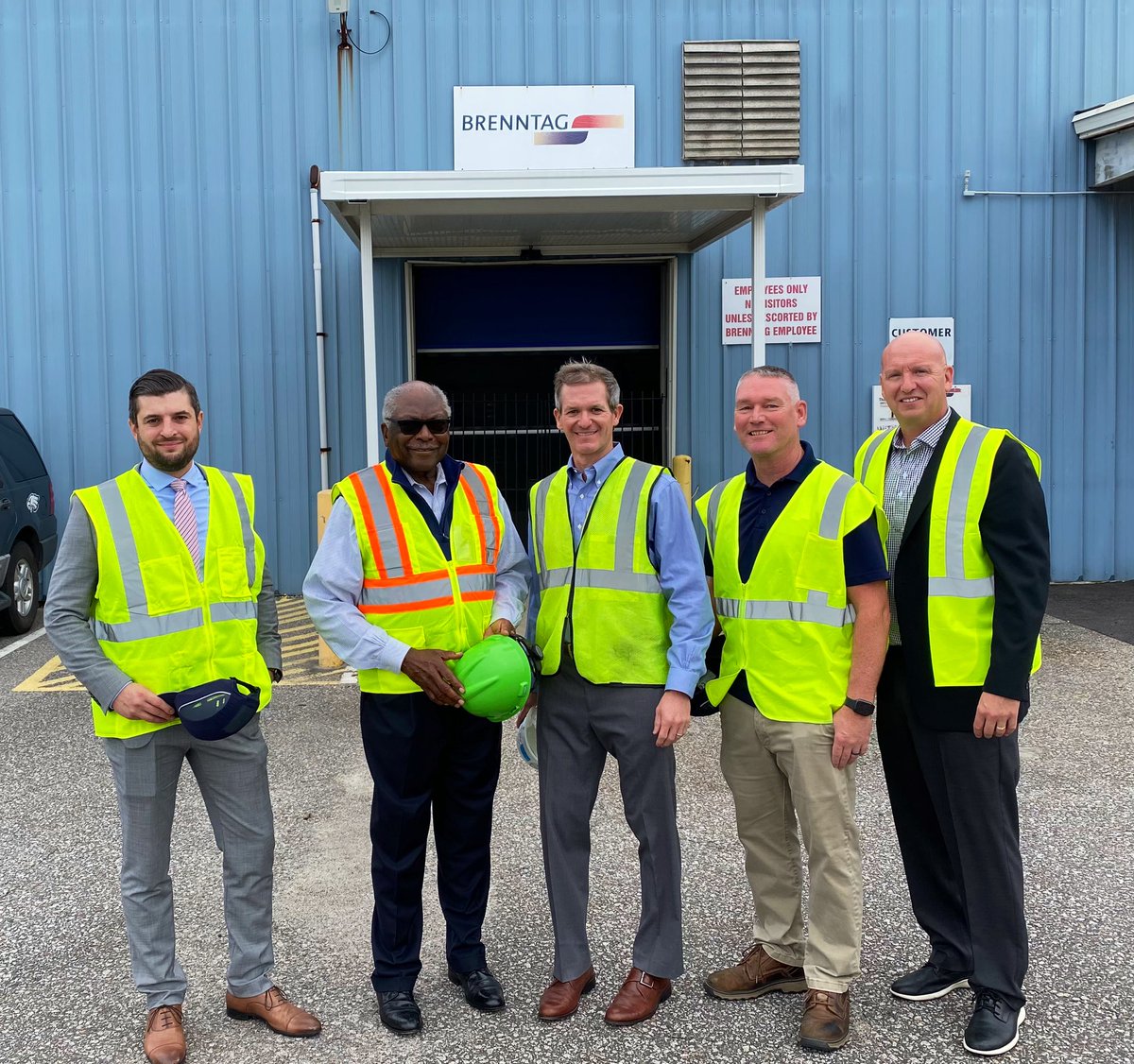 Doug_ACD's tweet photo. Fantastic visit today with @WhipClyburn, thank you for touring @NACD_RD member @Brenntag’s Charleston, SC facility to meet with employees & discuss issues important to chemical distributors! Always great to be back in my adopted college city! #NACDreACT #Chucktown #CofC https://t.co/YOkhoyXbHe