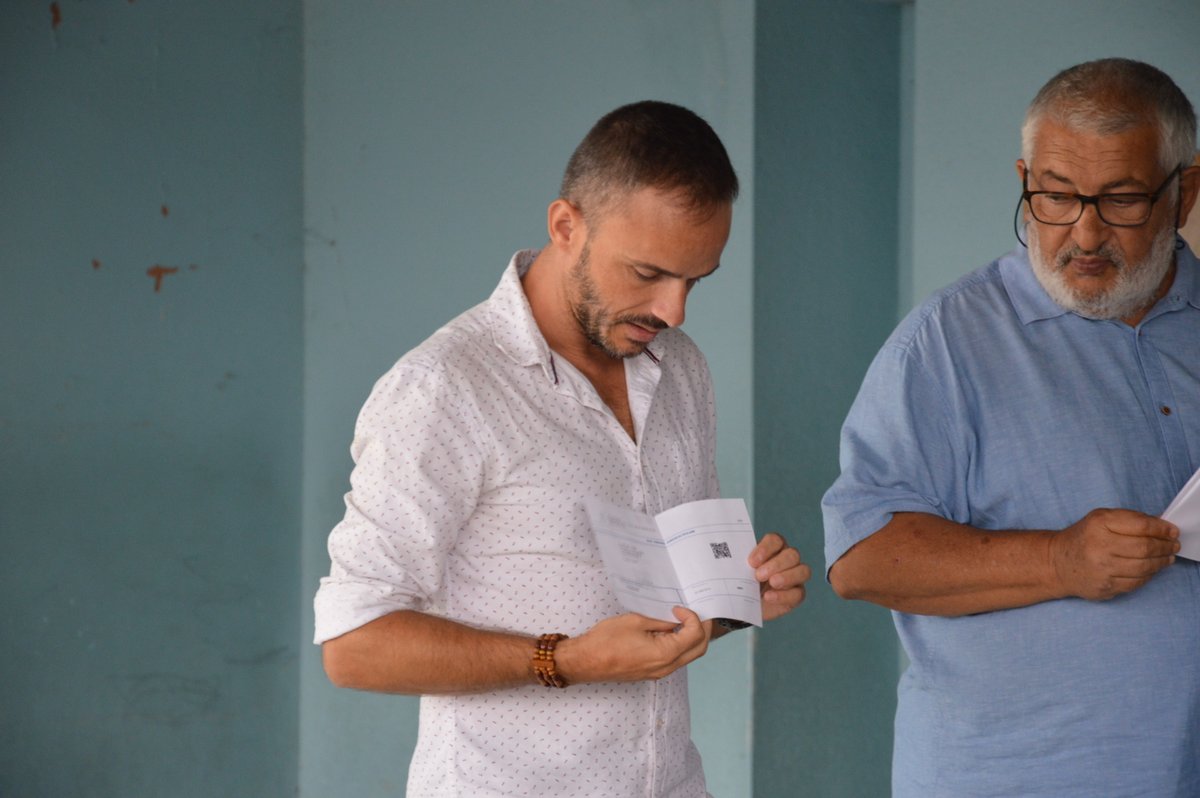 Rémi Pérotin, premier adjoint et Francis Bennarous, conseiller délégué en charge du Conseil Municipal des Jeunes ont présenté cet après-midi la future instance citoyenne. Le CMJ a suscité un grand intérêt auprès des enfants de l'école élémentaire Antoine-Bernes.