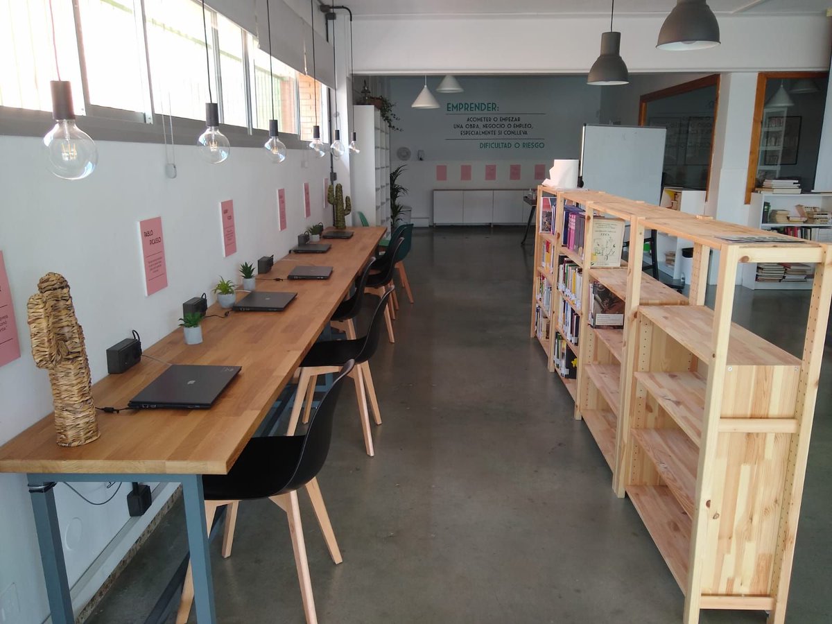 IESJesusMarin's tweet photo. 💡¿Conoces nuestra #AuladeEmprendimiento ?
✅Un #espacio creado para #fomentar e #incentivar el #emprendimiento entre nuestro #alumnado .
¡Ven a conocerla!👏

#EquipoPolitecnico
#PolitecnicoMalaga
#FormacionProfesional https://t.co/23tfvAy6gT